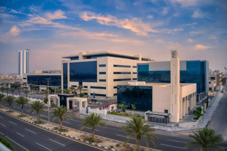 لأول-مرة-في-القطاع-الصحي-الخاص-بالمملكة:-نجاح-استئصال-ورم-ليفي-ومرارة-ملتهبة-باستخدام-الروبوت-في-مستشفى-المواساة-بالخبر