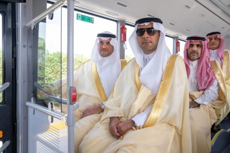 محافظ-الأحساء-يدشن-التشغيل-الفعلي-لمشروع-النقل-العام-بالحافلات