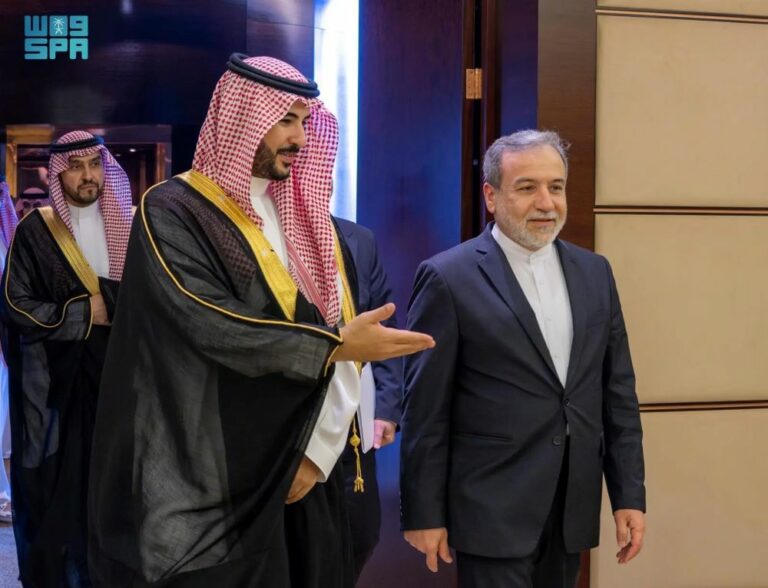 سمو-وزير-الدفاع-يلتقي-وزير-الخارجية-الإيراني