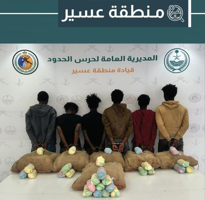 دوريات-حرس-الحدود-بمنطقتَي-عسير-وجازان-تحبط-تهريب-429.7-كلجم-من-نبات-القات-ومادة-الحشيش-المخدرَين