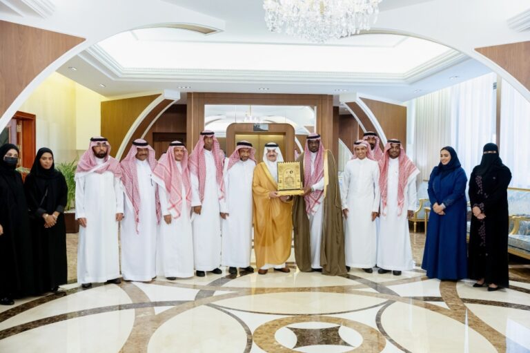 أمير-الشرقية-يستقبل-رئيس-وأعضاء-جمعية-حكام-كرة-القدم-“عطاء-ووفاء”