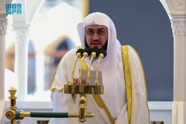 خطبتا-الجمعة-بالحرمين:-من-الهدي-النبوي-الشريف-التلطَّف-بعباد-الله-والإحسان-إليهم.-والإخلاص-والعمل-الصالح-السبيل-الوحيد-لرحمة-الله
