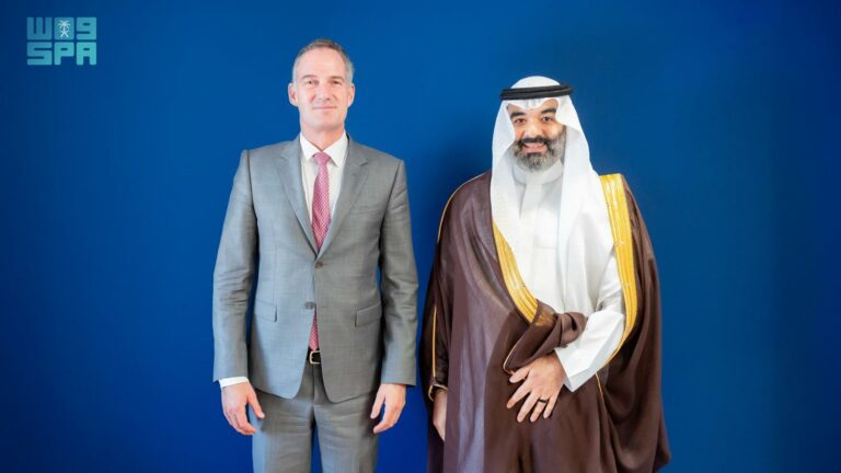 وزير-الاتصالات-يناقش-مع-وزير-العلوم-البريطاني-توسيع-آفاق-الشراكة-في-الابتكار-والتقنيات-العميقة