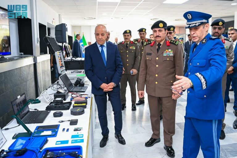 مدير-الأمن-العام-يزور-المديرية-العامة-للأمن-الوطني-في-الجزائر-ويبحث-سبل-تعزيز-التعاون-الأمني-الثنائي