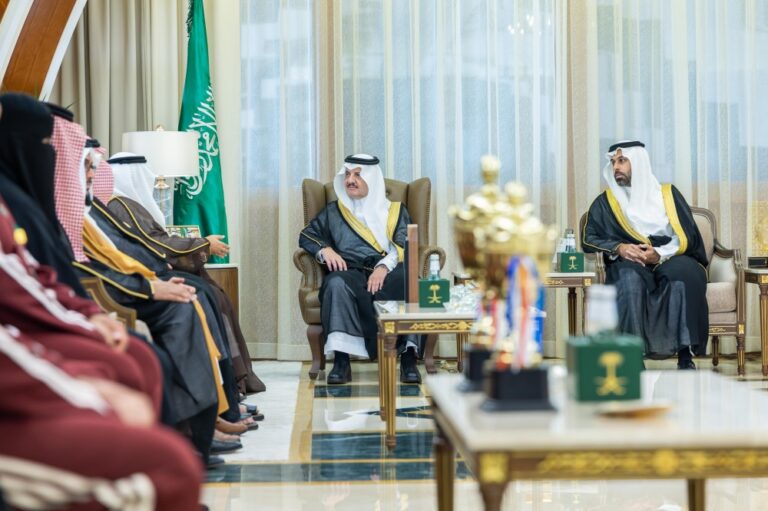 أمير-المنطقة-الشرقية-يستقبل-أعضاء-نادي-الصم-بالمنطقة-الشرقية