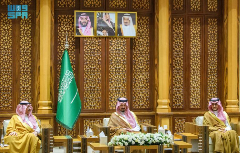 أمير-المدينة-المنورة-يستقبل-وكيل-وزارة-الداخلية-ووكلاء-إمارات-المناطق