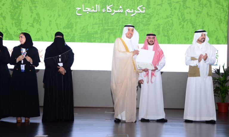 تنمية-مهارات-التفكير-والقيادة-لـ-320-موهوبًا-في-برنامج-إثرائي-بالدمام