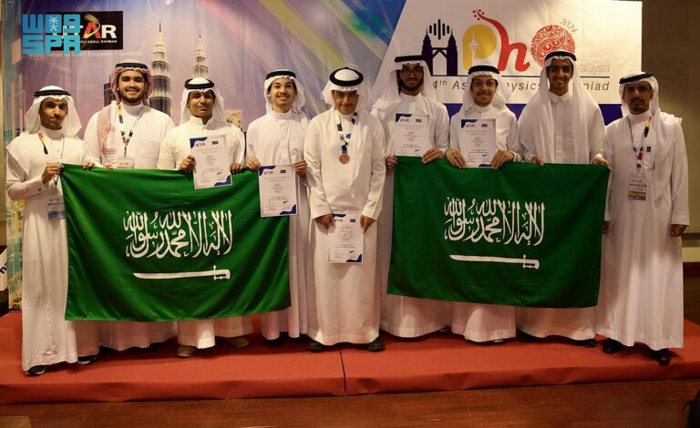 المنتخب-السعودي-يشارك-في-أولمبياد-الفيزياء-الدولي-2025-بفرنسا