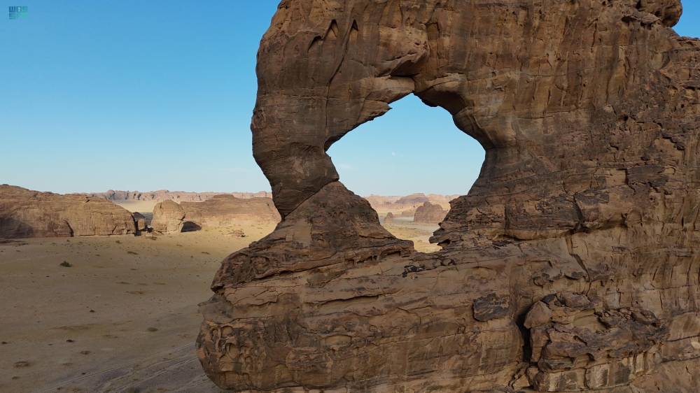 التكوينات-الصخرية-في-العُلا.-معالم-طبيعية-بديعة-ذات-طابع-فني