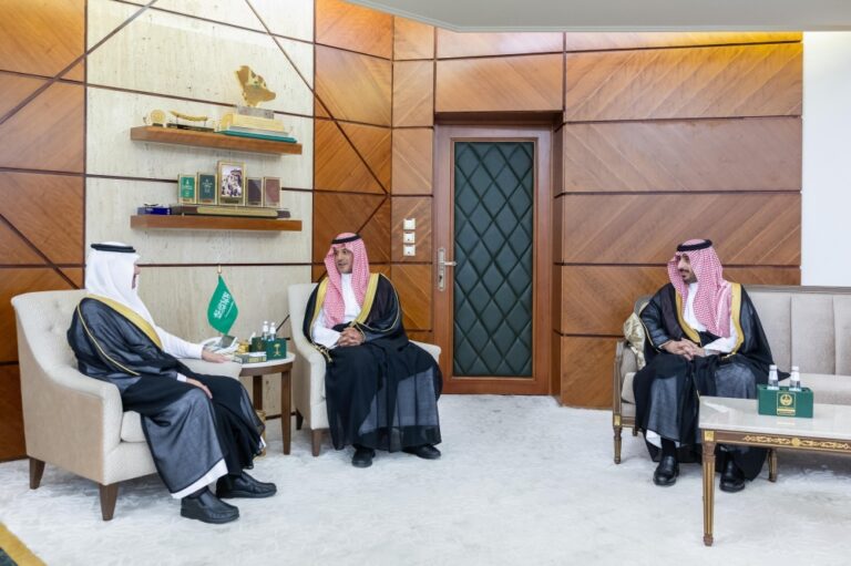 أمير-الشرقية-يطّلع-على-مشاريع-الهيئة-العامة-للنقل-في-المنطقة