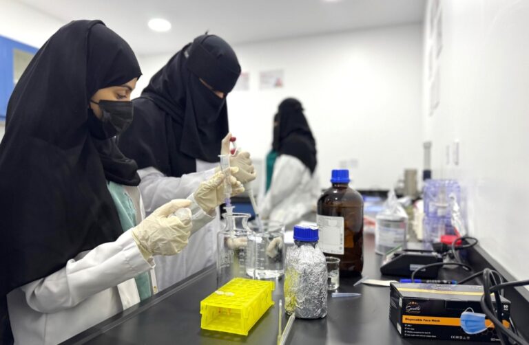 الأحساء.-1321-فحص-وإصدار-12-ألف-شهادة-صحية-خلال-النصف-الأول-من-2025