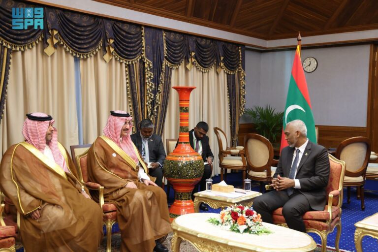بحثا-سبل-تعزيز-التعاون.-رئيس-المالديف-يستقبل-الرئيس-التنفيذي-للصندوق-السعودي-للتنمية