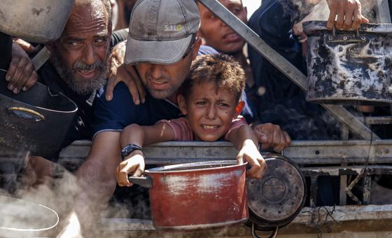 غزة-–-فرق-الأمم-المتحدة-تسارع-بالعمل-لإيصال-المساعدات-إلى-المتضورين-جوعا