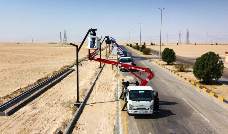 تركيب-30-عمود-إنارة-جديد-في-الممشى-الرياضي-بالنعيرية