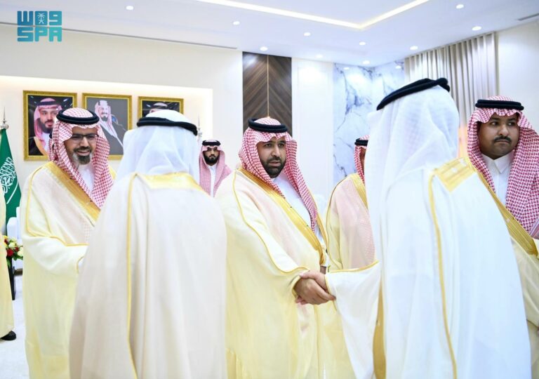 أمير-جازان-ونائبه-يلتقيان-مشايخ-وأهالي-محافظة-أحد-المسارحة