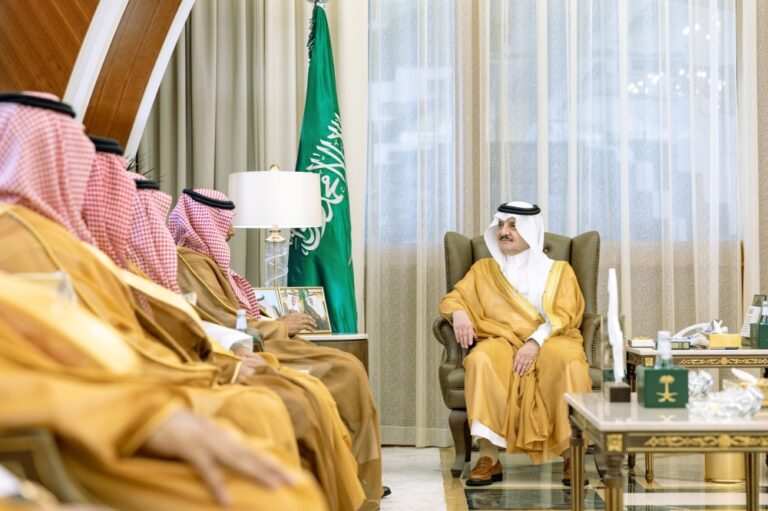أمير-المنطقة-الشرقية-يستقبل-الرئيس-التنفيذي-لنادي-الاتفاق-ويهنئ-النادي-بحصوله-على-جائزة-الملك-عبدالعزيز-للجودة