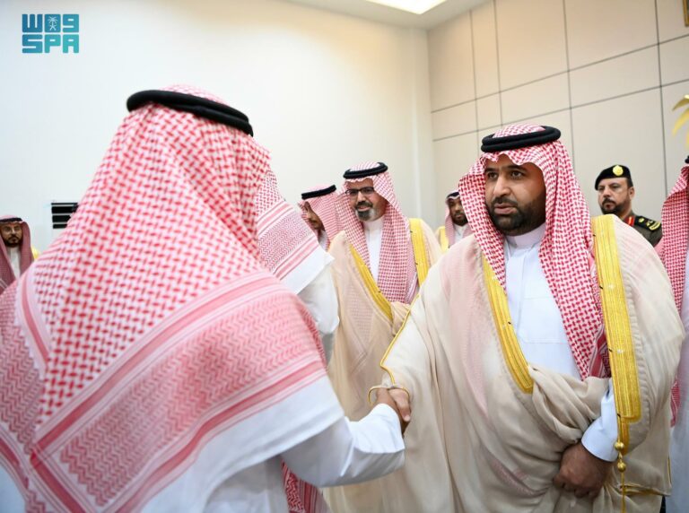 أمير-منطقة-جازان-ونائبه-يلتقيان-مشايخ-وأهالي-الدرب