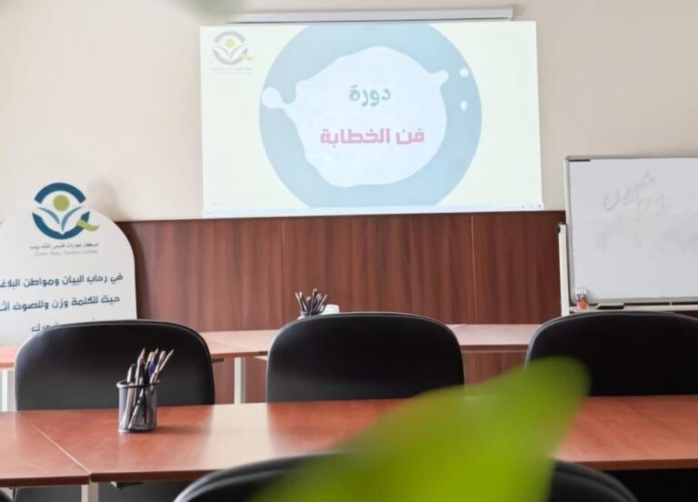 تأهيل-25-فتاة-على-مهارات-الخطابة-والتأثير-المجتمعي-بالأحساء