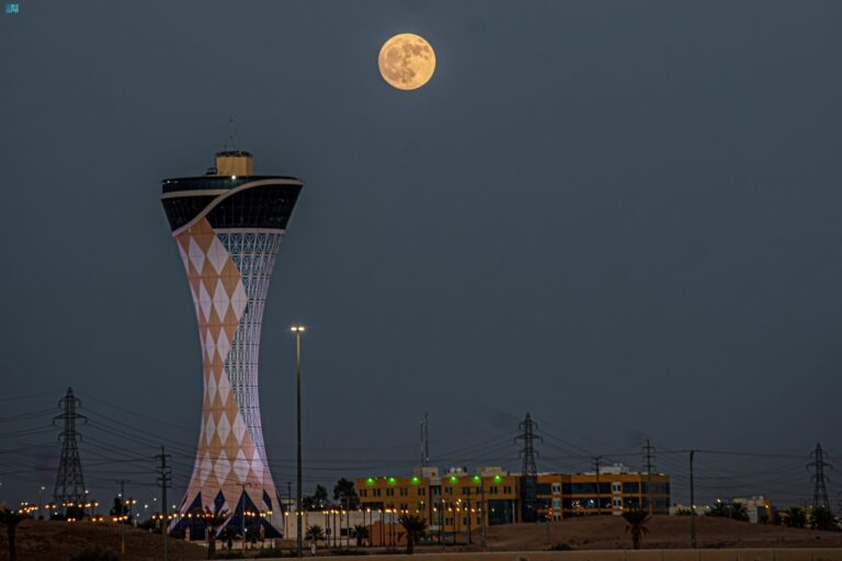 ظاهرة-فلكية-نادرة.-سماء-المملكة-والعالم-القديم-بلا-بدر-هذا-الشهر
