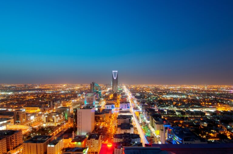الاقتصاد-السعودي-2025…-نمو-قوي-وتوسع-غير-نفطي-رغم-تحديات-النفط