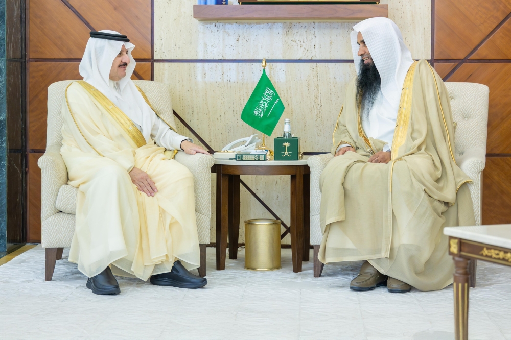 أمير-الشرقية-يستقبل-مدير-عام-فرع-الرئاسة-العامة-للبحوث-العلمية-والإفتاء-بالمنطقة