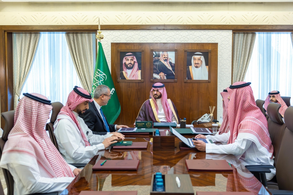نائب-أمير-الشرقية-يطلع-على-مشاريع-مجموعة-روشن-في-المنطقة 