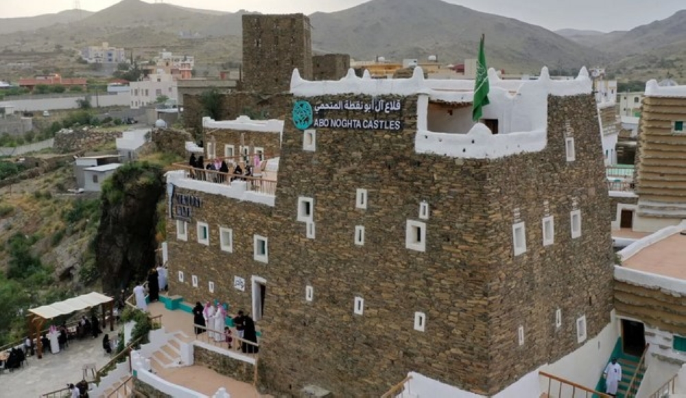 قصور-أبو-نقطة-بعسير.-إطلالات-مبهرة-تروي-قصص-العمارة-الدفاعية
