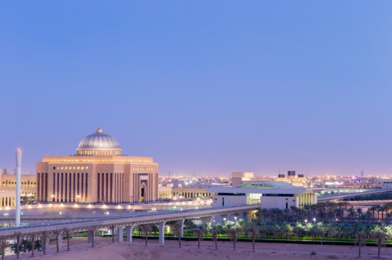مركز-الأبحاث-العلمية-في-جامعة-الأميرة-نورة.-خدمات-نوعية-تعزز-التميُّز-البحثي