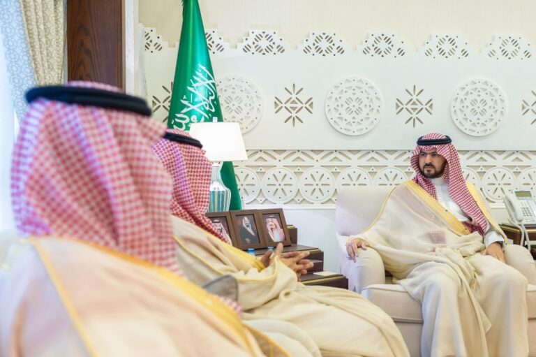 نائب-أمير-الشرقية-يستقبل-مدير-الفروع-والمراكز-بهيئة-النقل-ويتسلم-تقريرًا-عن-المشاريع-في-المنطقة