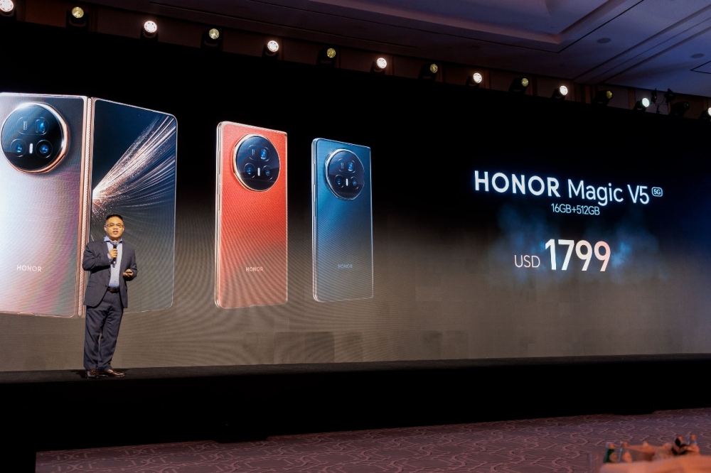 علامة-honor-تكشف-عن-هاتف-honor-magic-v5-القابل-للطي-خلال-حدث-إطلاق-إقليمي-فاخر-في-دبي
