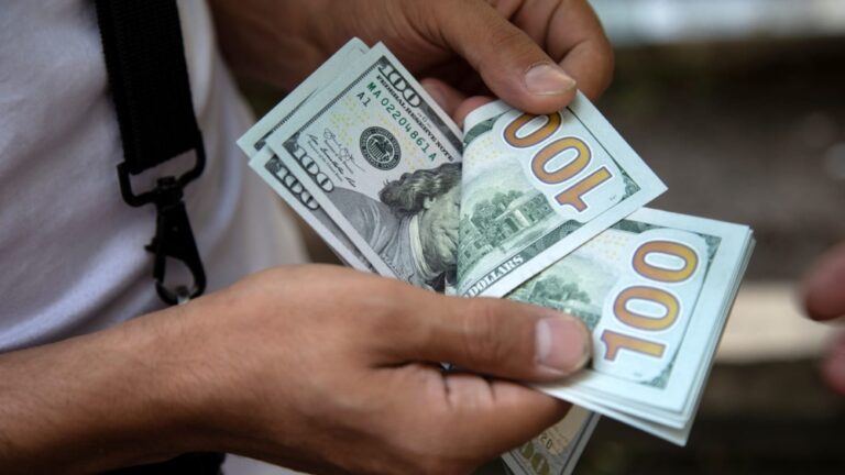 استقرار-سعر-الدولار-مقابل-الجنيه-اليوم-الخميس-في-البنوك-المصرية