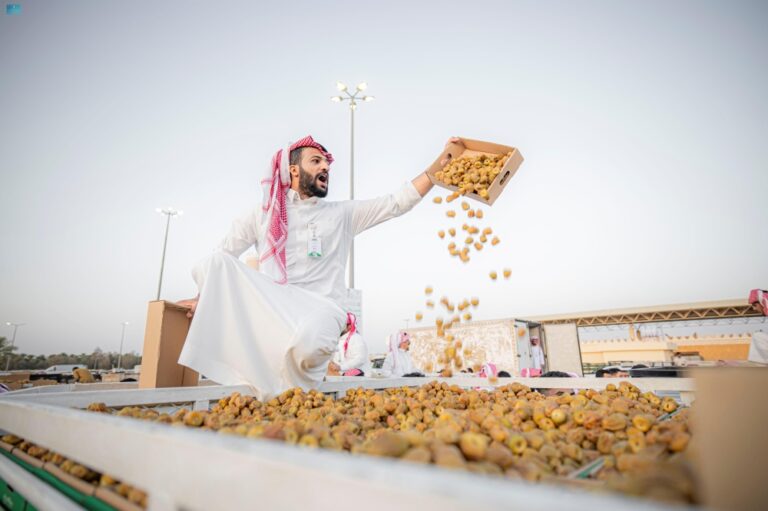 خلال-15-يومًا.-أكثر-من-100-مليون-ريال-مبيعات-كرنفال-بريدة-للتمور