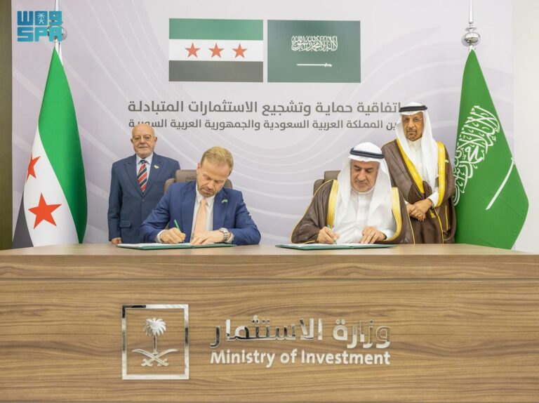 خلال-أعمال-الطاولة-المستديرة.-توقيع-اتفاقية-تشجيع-وحماية-الاستثمار-لتعزيز-الشراكة-الاقتصادية-بين-المملكة-وسوريا