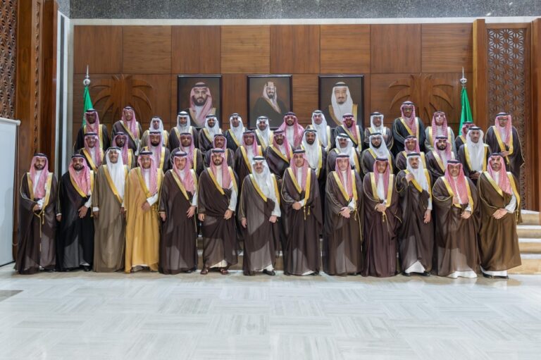أمير-المنطقة-الشرقية-يستقبل-منسوبي-التعليم-ويحثهم-على-بداية-جادة-للعام-الدراسي-الجديد