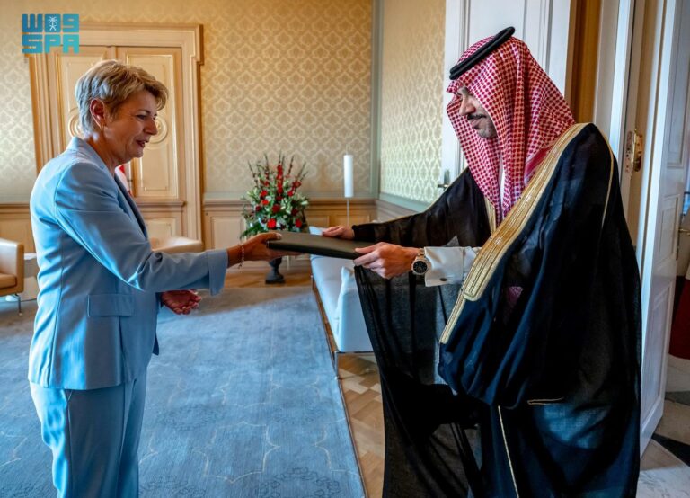 السفير-الداود-يقدّم-أوراق-اعتماده-سفيرًا-لخادم-الحرمين-فوق-العادة-ومفوضًا-لدى-الاتحاد-السويسري-إلى-الرئيسة-السويسرية