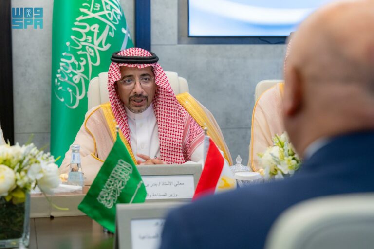 “وزير-الصناعة”-يبحث-تعزيز-التكامل-الصناعي-مع-جمهورية-مصر-العربية