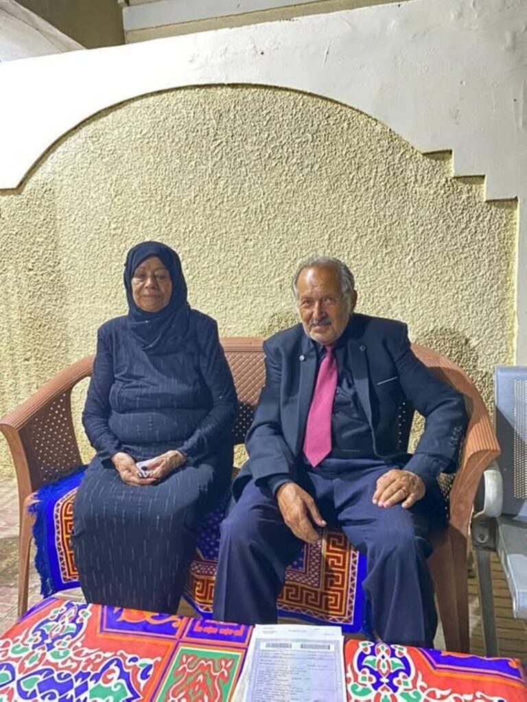 “العمر-مجرد-رقم”.-فريد-وفاطمة-يتحديان-الأعراف-ويتزوجا-في-سن-السبعين