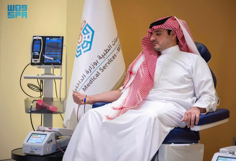 الأمير-عبدالعزيز-بن-سعود-يرفع-الشكر-للقيادة-بمناسبة-إطلاق-الحملة-السنوية-للتبرع-بالدم-ويبادر-بالتبرع