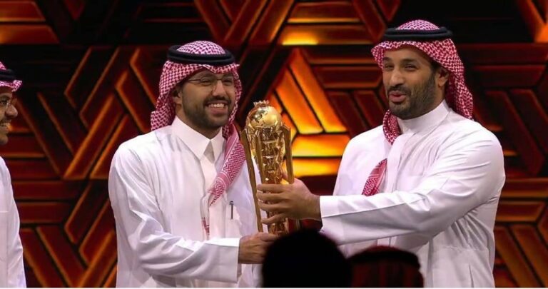 ولي-العهد-يتوج-فالكونز-بكأس-العالم-للرياضات-الإلكترونية