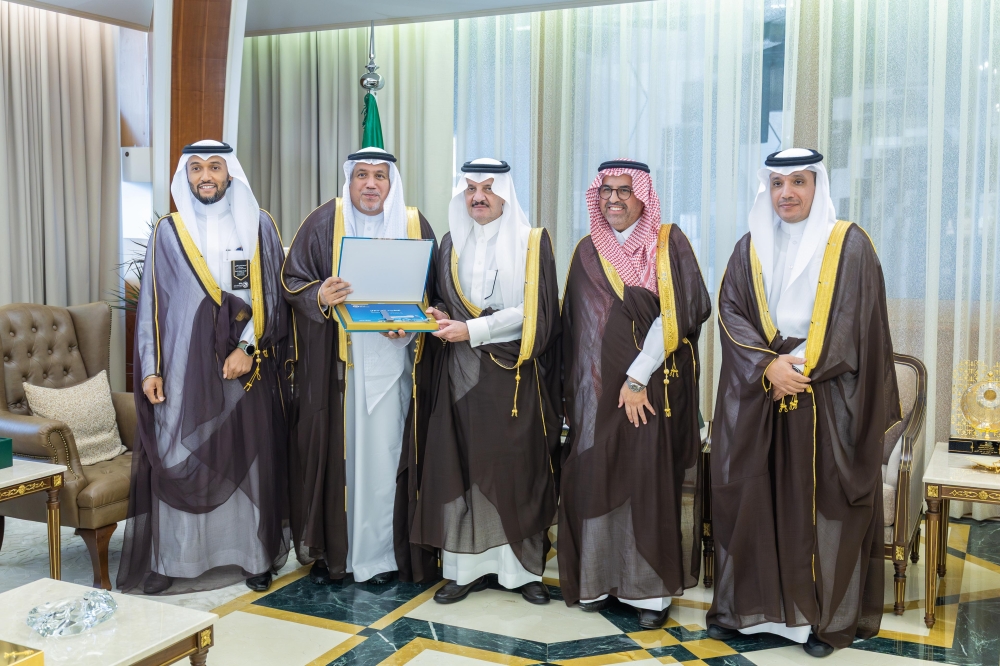 أمير-الشرقية-يستقبل-رئيس-جامعة-الملك-فيصل-ويتسلم-تقريراً-عن-بداية-العام-الدراسي