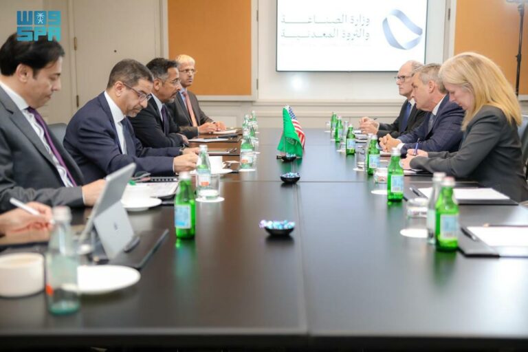 وزير-الصناعة-يناقش-مع-شركات-أمريكية-فرص-الاستثمار-ونقل-التقنية-في-قطاعي-الصناعة-والتعدين