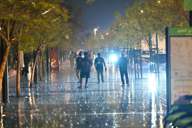 طقس-الثلاثاء.-أمطار-خفيفة-وأتربة-مثارة-على-المنطقة-الشرقية