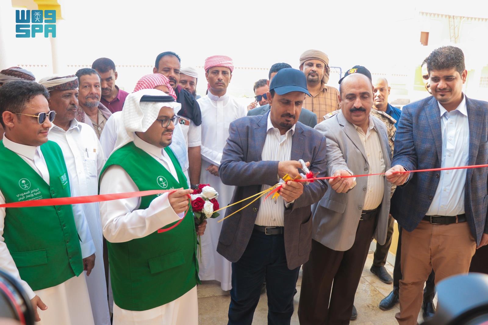 البرنامج-السعودي-لتنمية-وإعمار-اليمن-يفتتح-مشروعًا-تعليميًا-في-المكلا