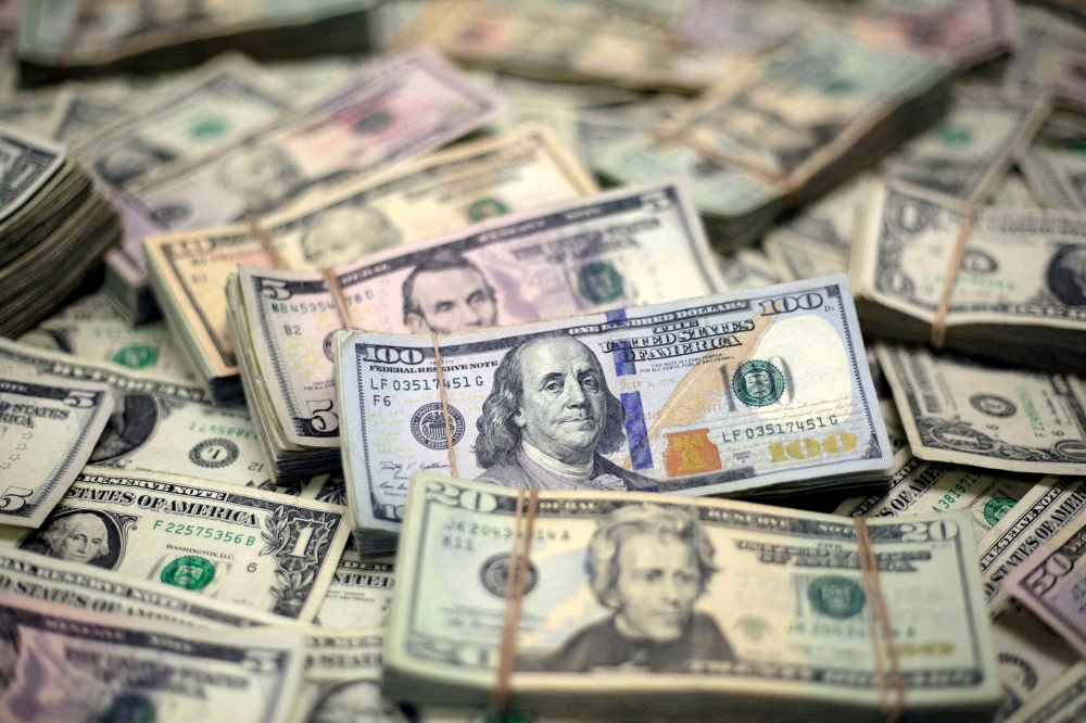 الدولار-يتراجع-بعد-بيانات-التضخم-الأمريكية-وقرب-خفض-الفائدة