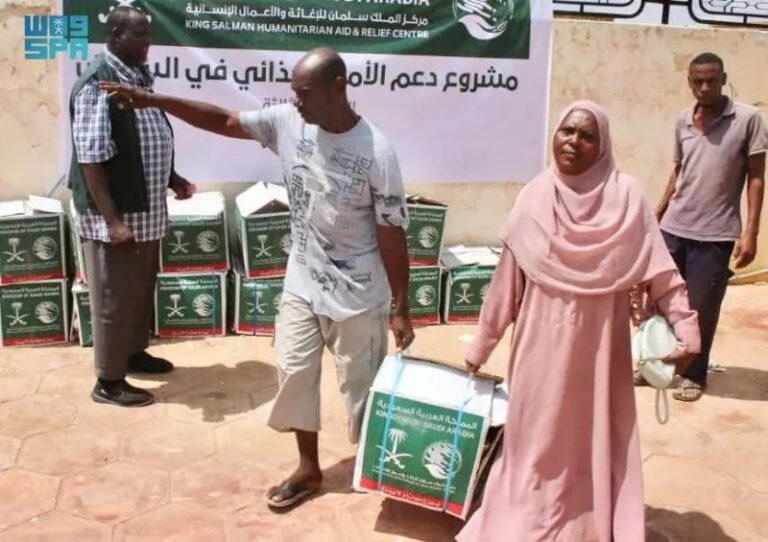 مركز-الملك-سلمان-للإغاثة-يوزع-(950)-سلة-غذائية-في-السودان