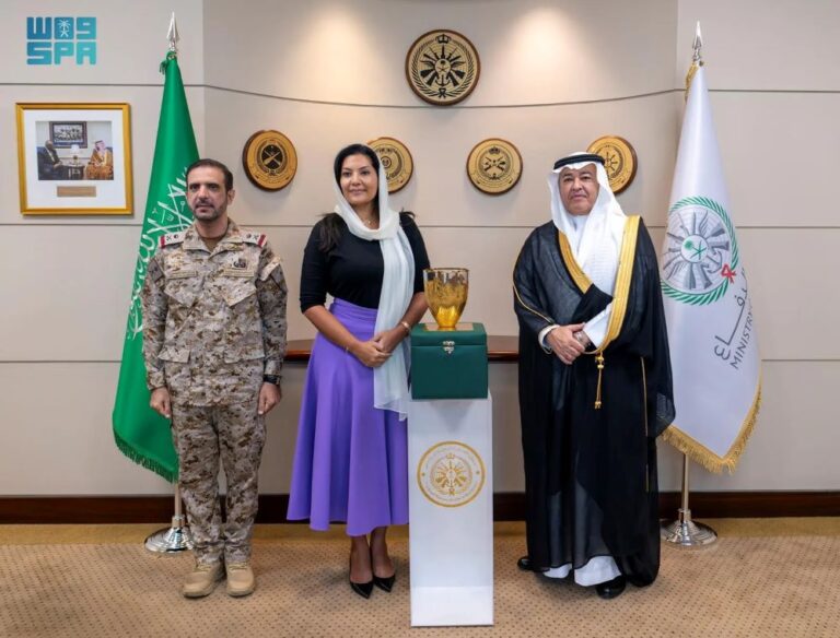 سفيرة-المملكة-لدى-الولايات-المتحدة-تزور-الملحقية-العسكرية-السعودية-في-واشنطن