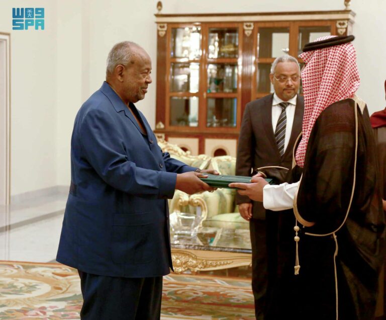 السفير-العجالين-يقدم-أوراق-اعتماده-لرئيس-جيبوتي