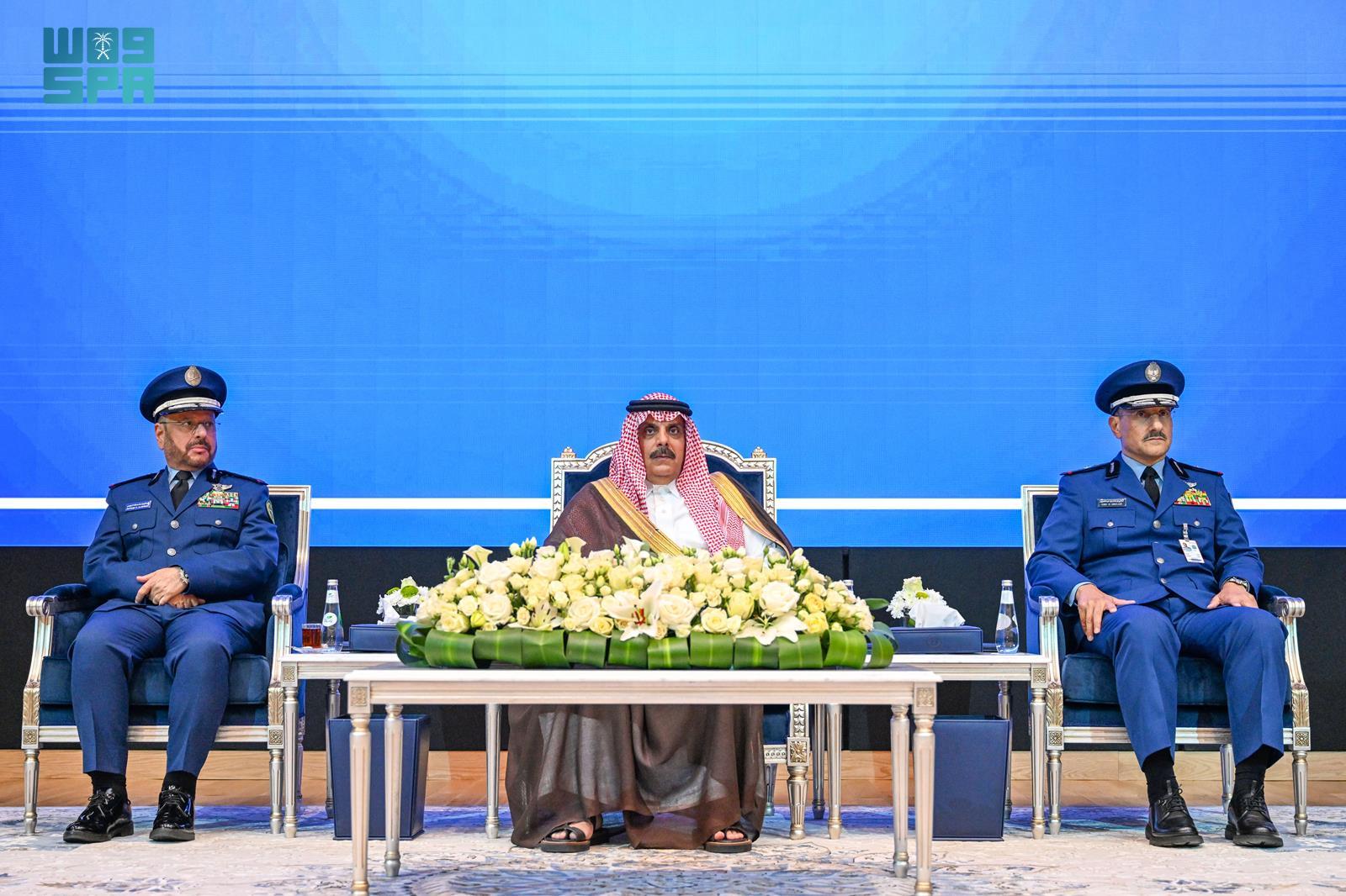 نائب-وزير-الدفاع-يرعى-حفل-تخريج-طلبة-كلية-الملك-فيصل-الجوية