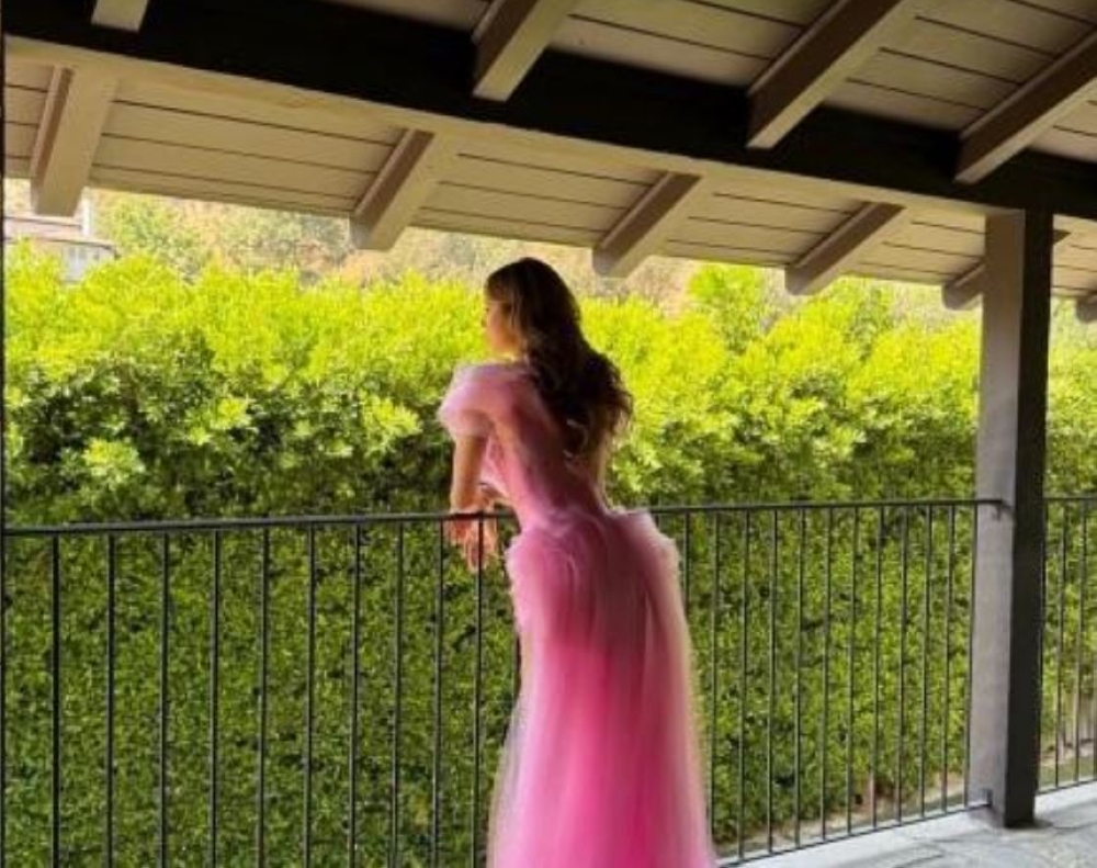 من-الكيبوب-إلى-هوليوود.-فستان-ليسا-نجمة-“بلاك-بينك”-يخطف-الأنظار
