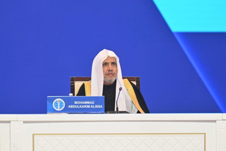 الأمين-العام-لرابطة-العالم-الإسلامي-يشاركُ-الرئيس-الكازاخستاني-حفلَ-افتتاح-مؤتمر-قادة-الأديان